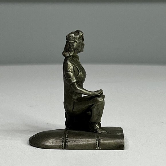 Franklin Mint Pewter Figurine "Giving Her All" 1938-1947 Collectible From 1980 - Picture 7 of 9